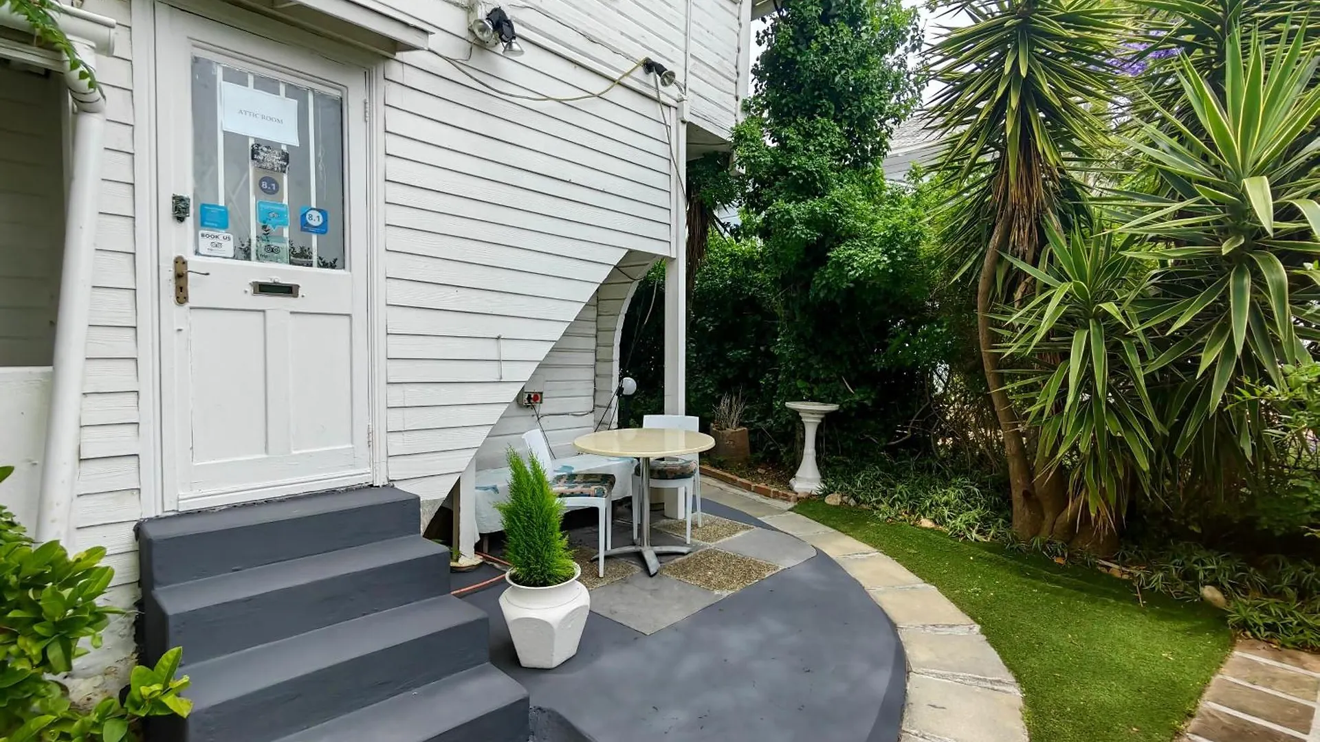 Swiss Cottage Guest House Le Cap