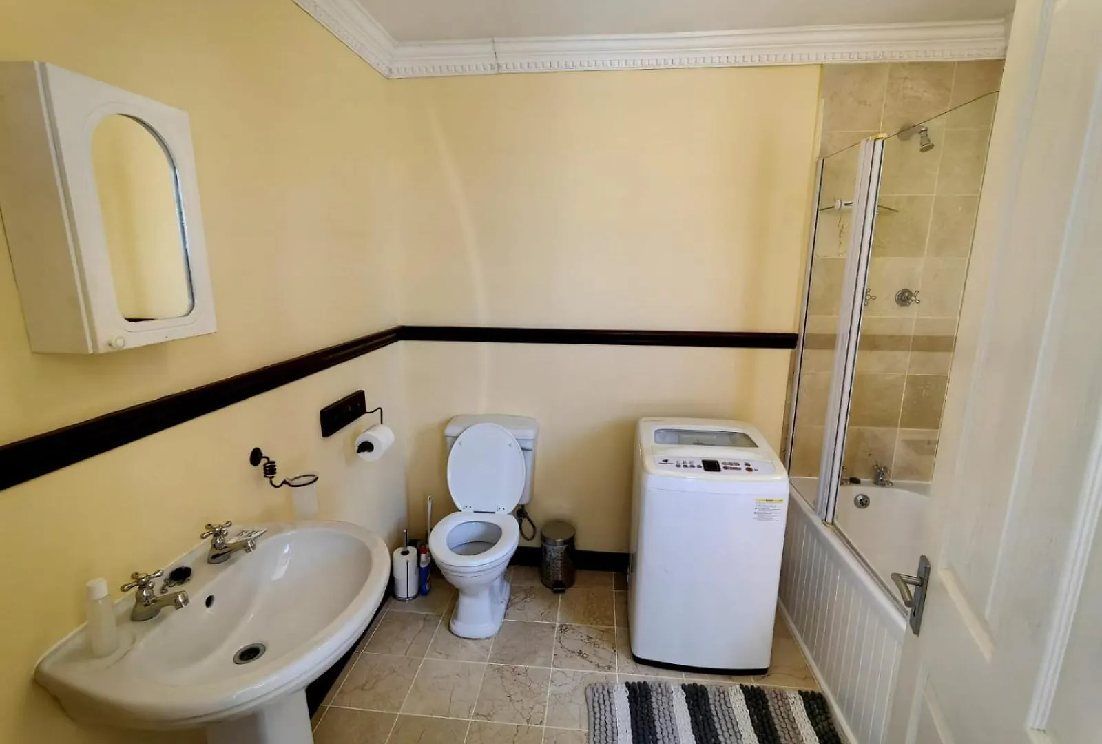 Swiss Cottage Guest House Le Cap